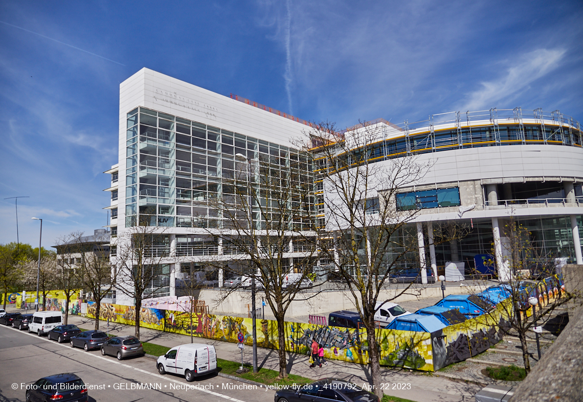 22.04.2023 - Baustelle auf der ehemaligen Allianz-Versicherung in Neuperlach